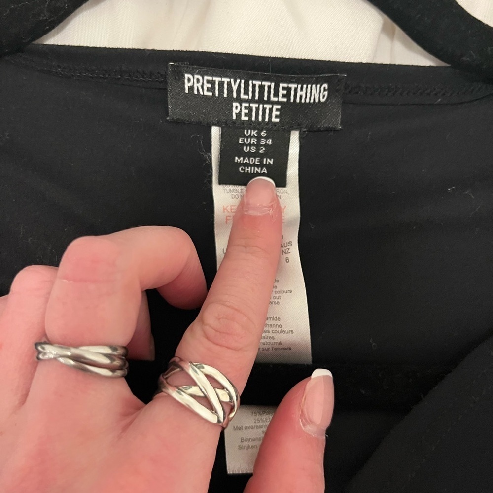 PLT Black Snatched Sculpt V Neck Crop Top - Picture 4 of 4